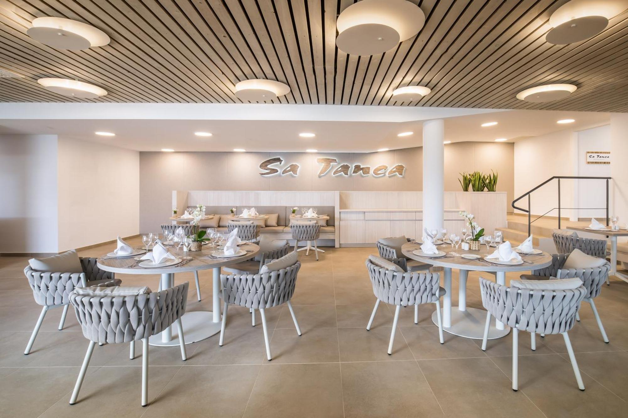 Barcelo Nura Hotel Sant Lluis Exterior photo